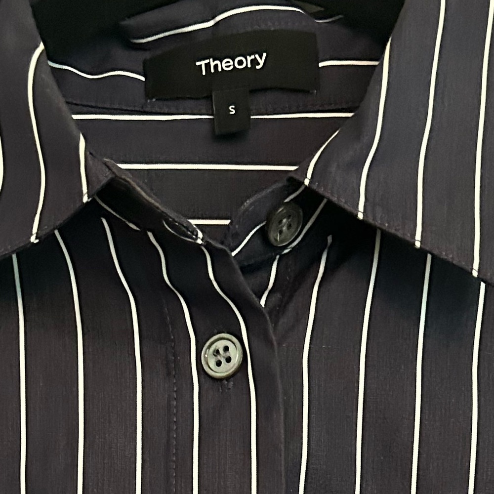 Theory Cropped Button Down Top - Picture 8 of 8